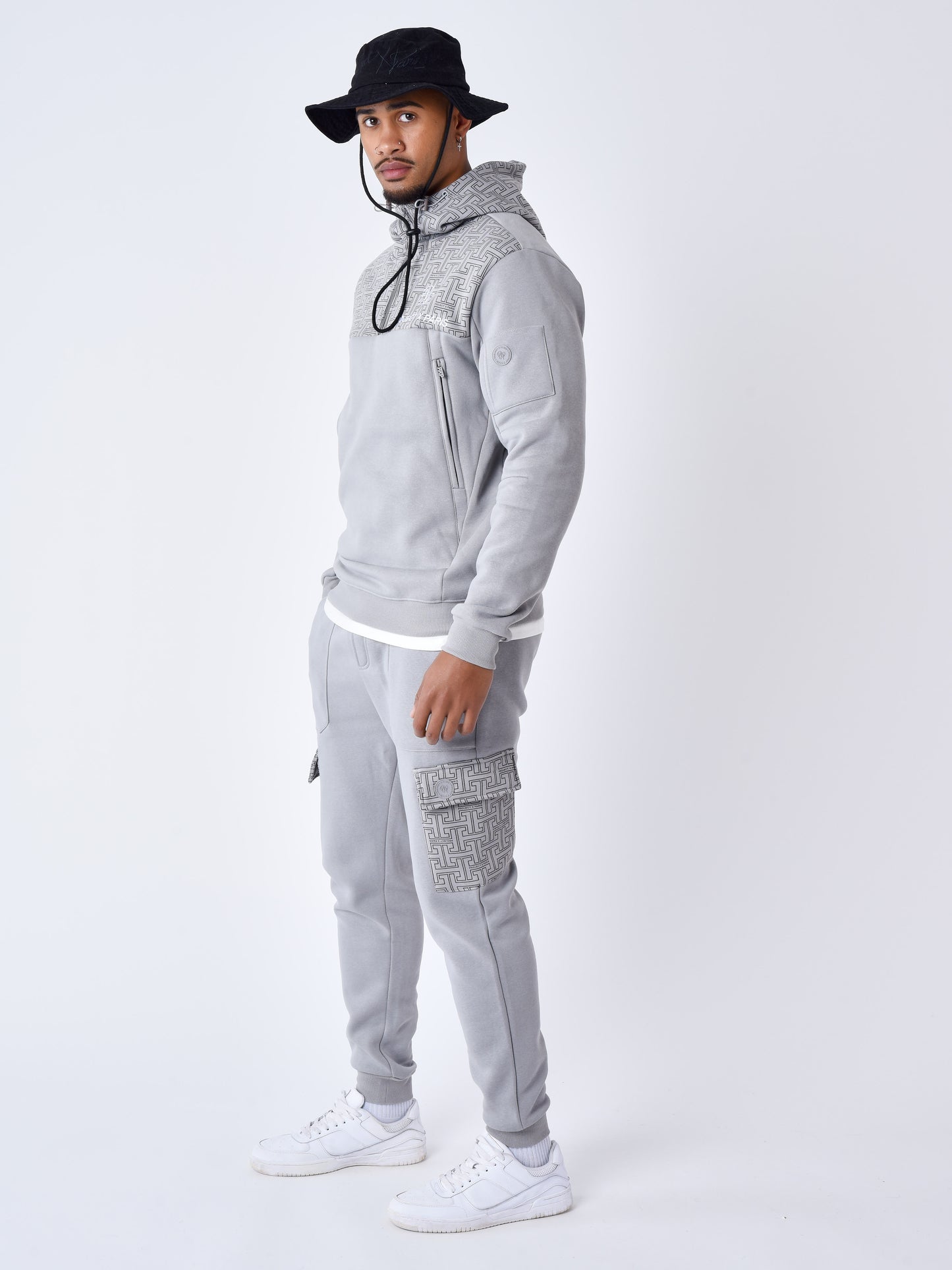 sweat-a-capuche-imprime-monogramme-gris-clair
