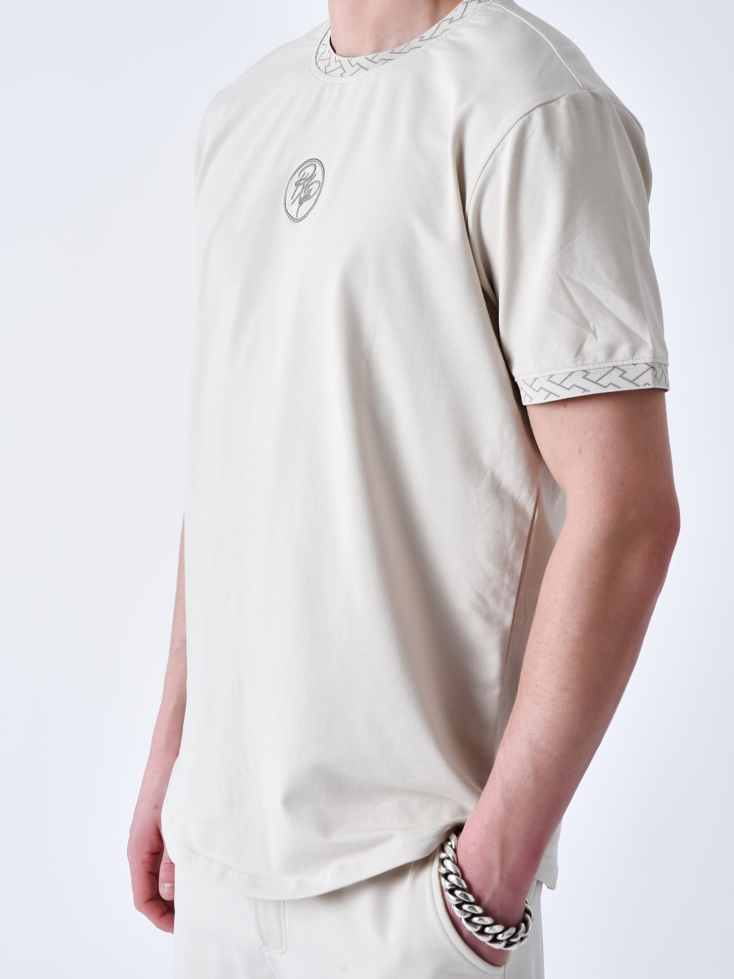 t-shirt-a-details-tisse-labyrinthe-greige