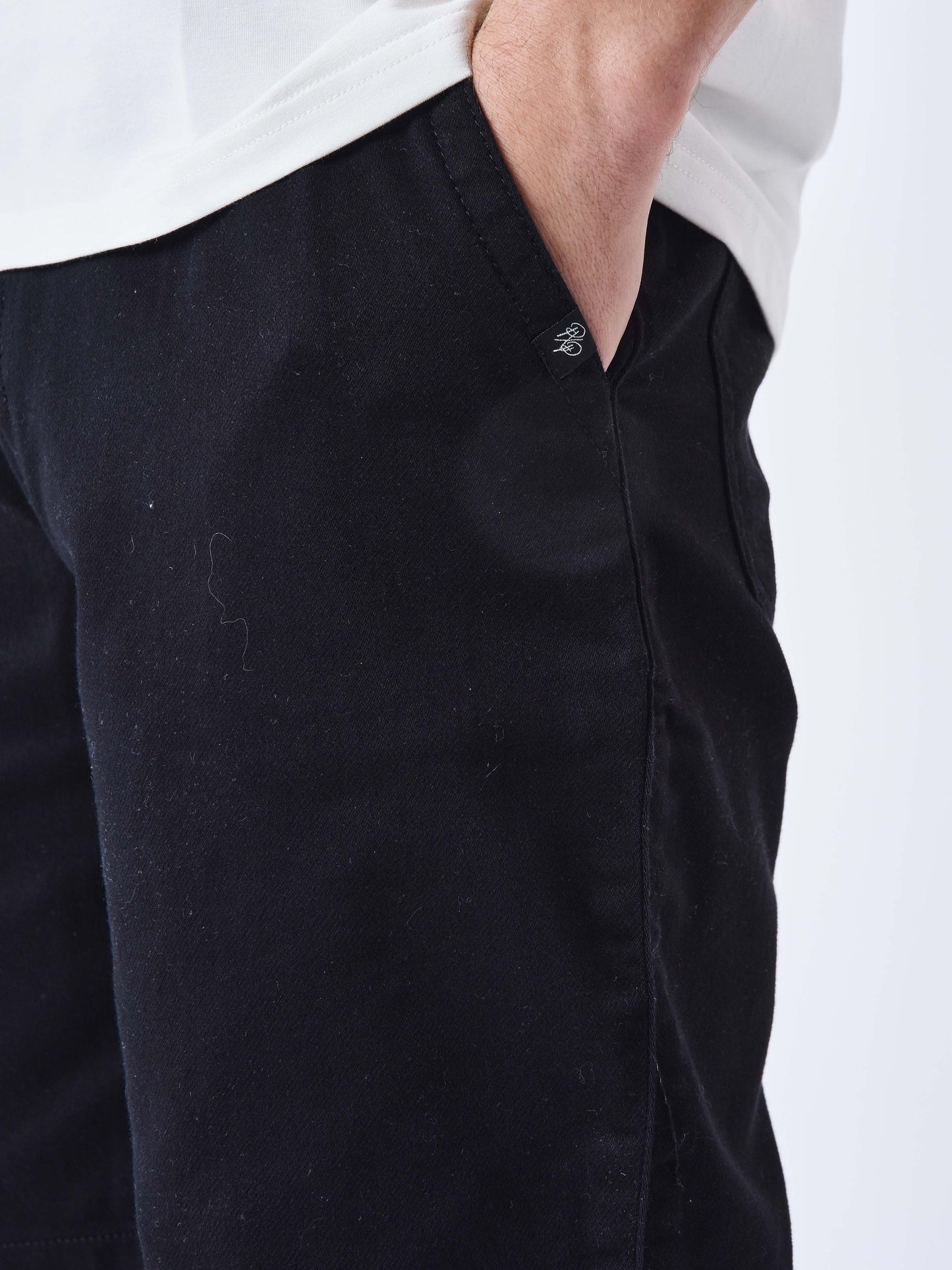 t238005-noir-detailshot