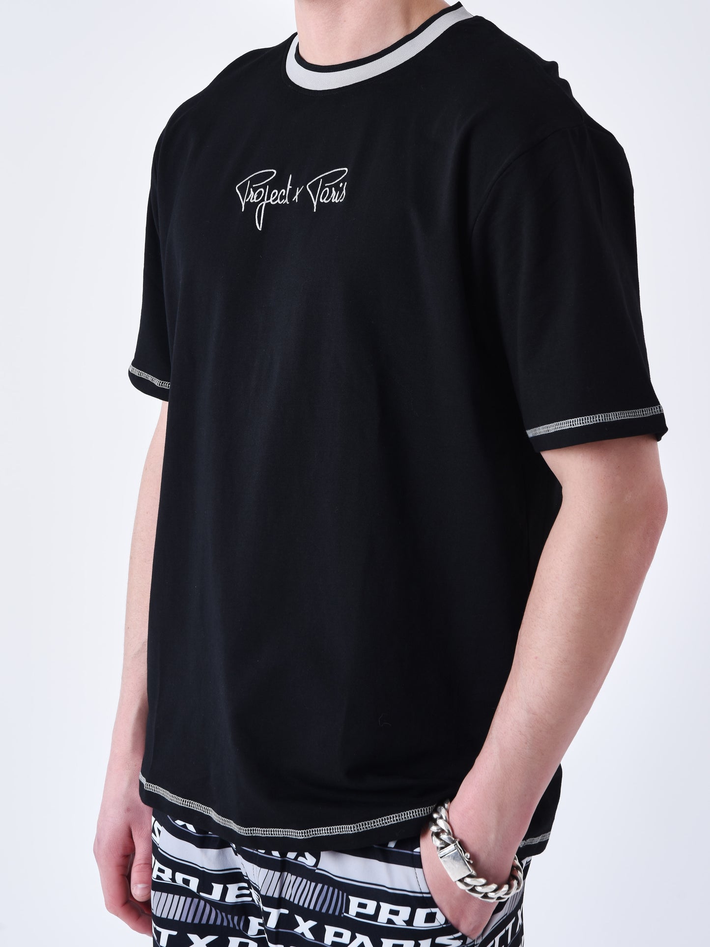 tee-shirt-classique-brode-noir