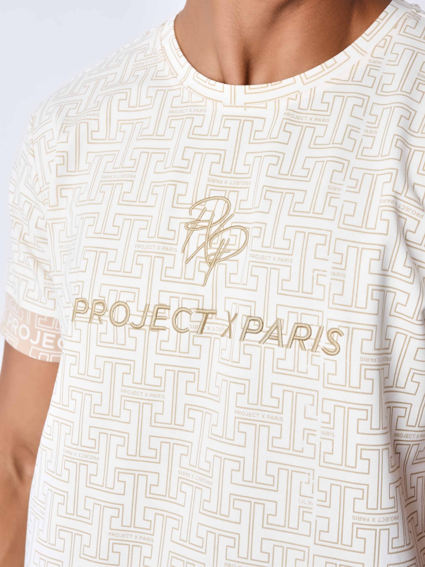 tee-shirt-imprime-labyrinthe-craie