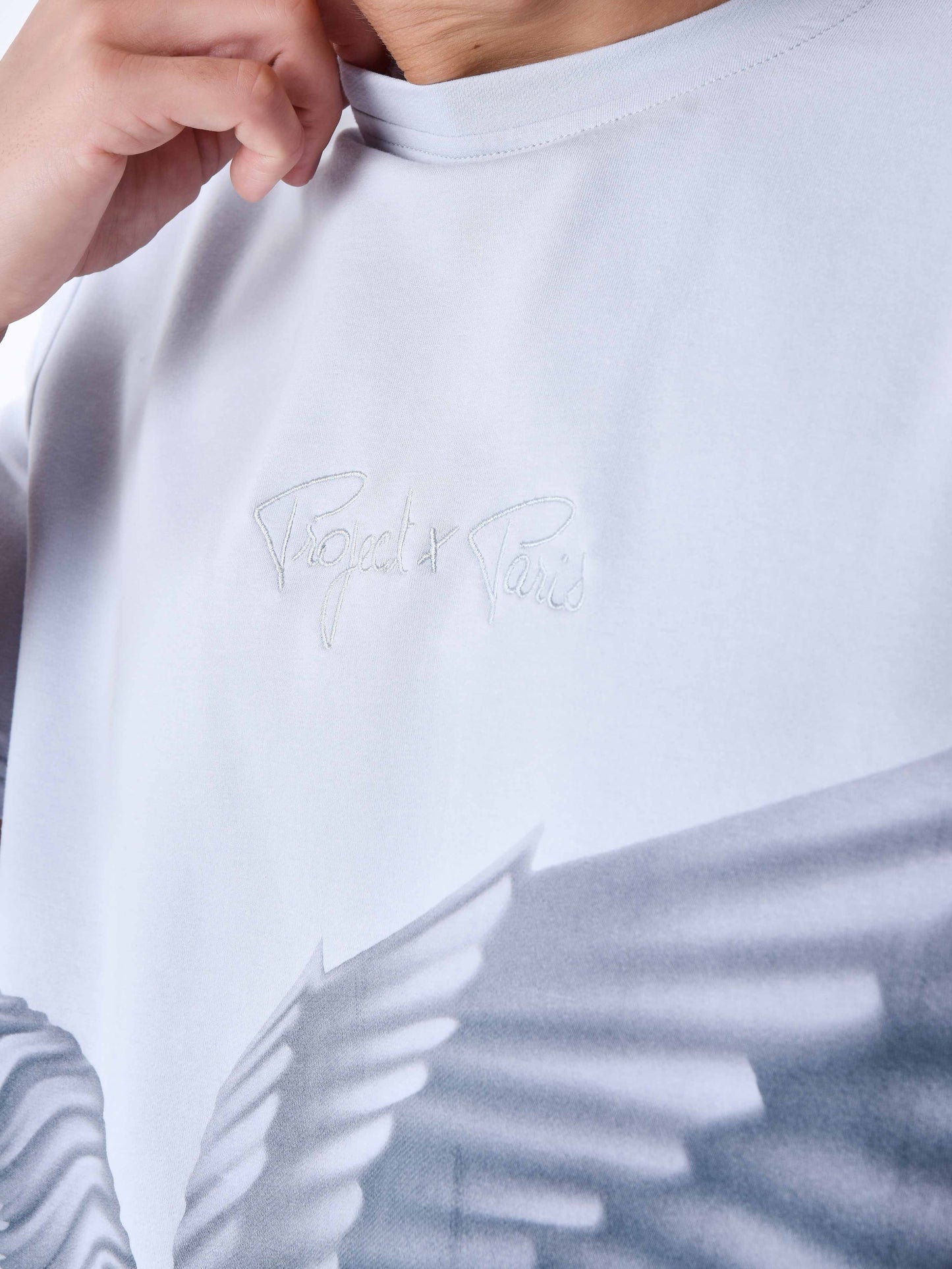 tee-shirt-motif-equestre-bleu-glacier-detailshot