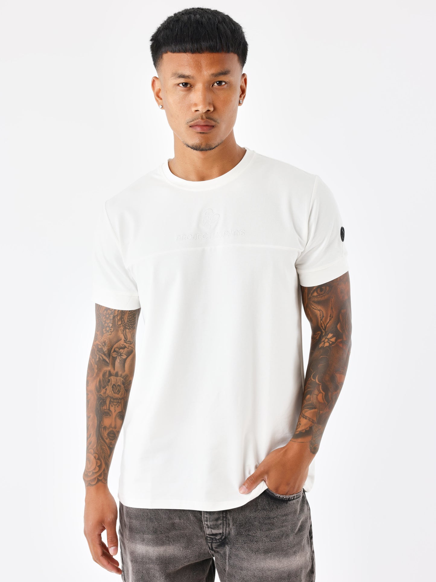 tee-shirt-style-techwear-blanc-casse