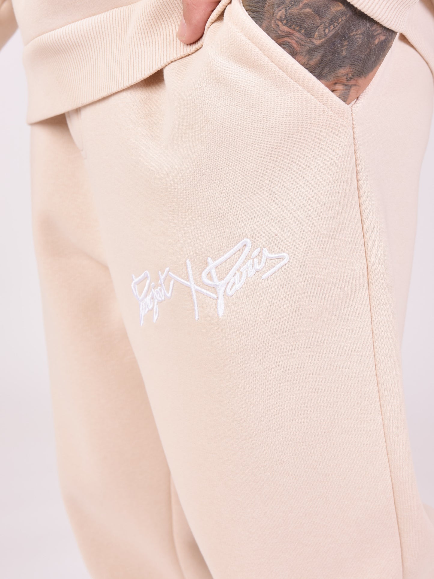 tu2120901-beige-detailshot