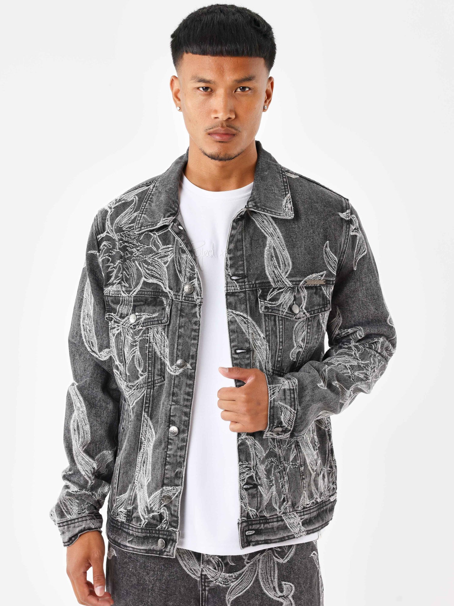 veste-en-denim-a-motif-floral-gris