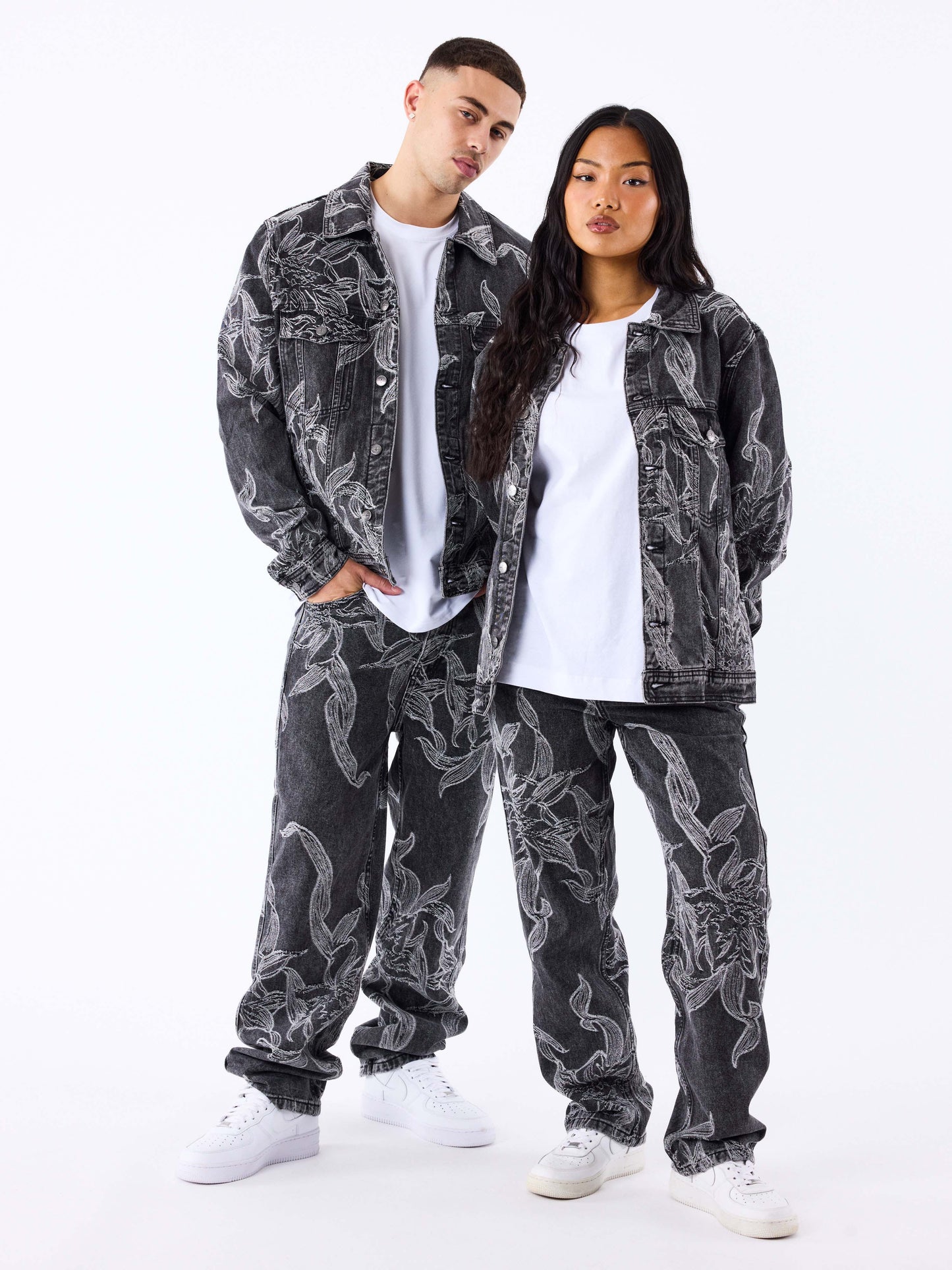 veste-en-denim-a-motif-floral-gris
