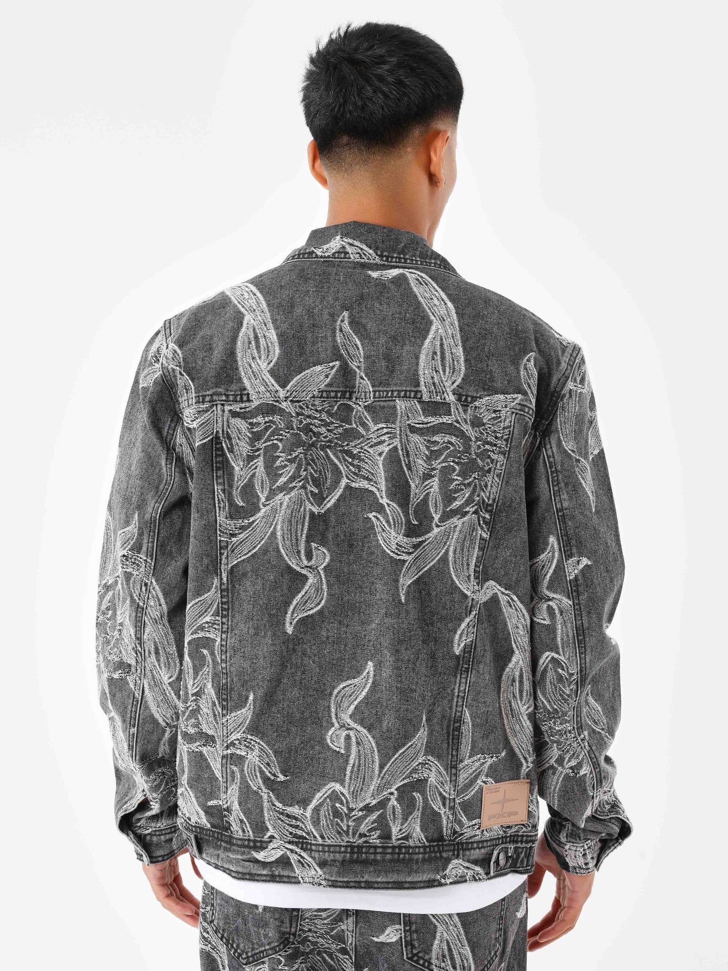veste-en-denim-a-motif-floral-gris