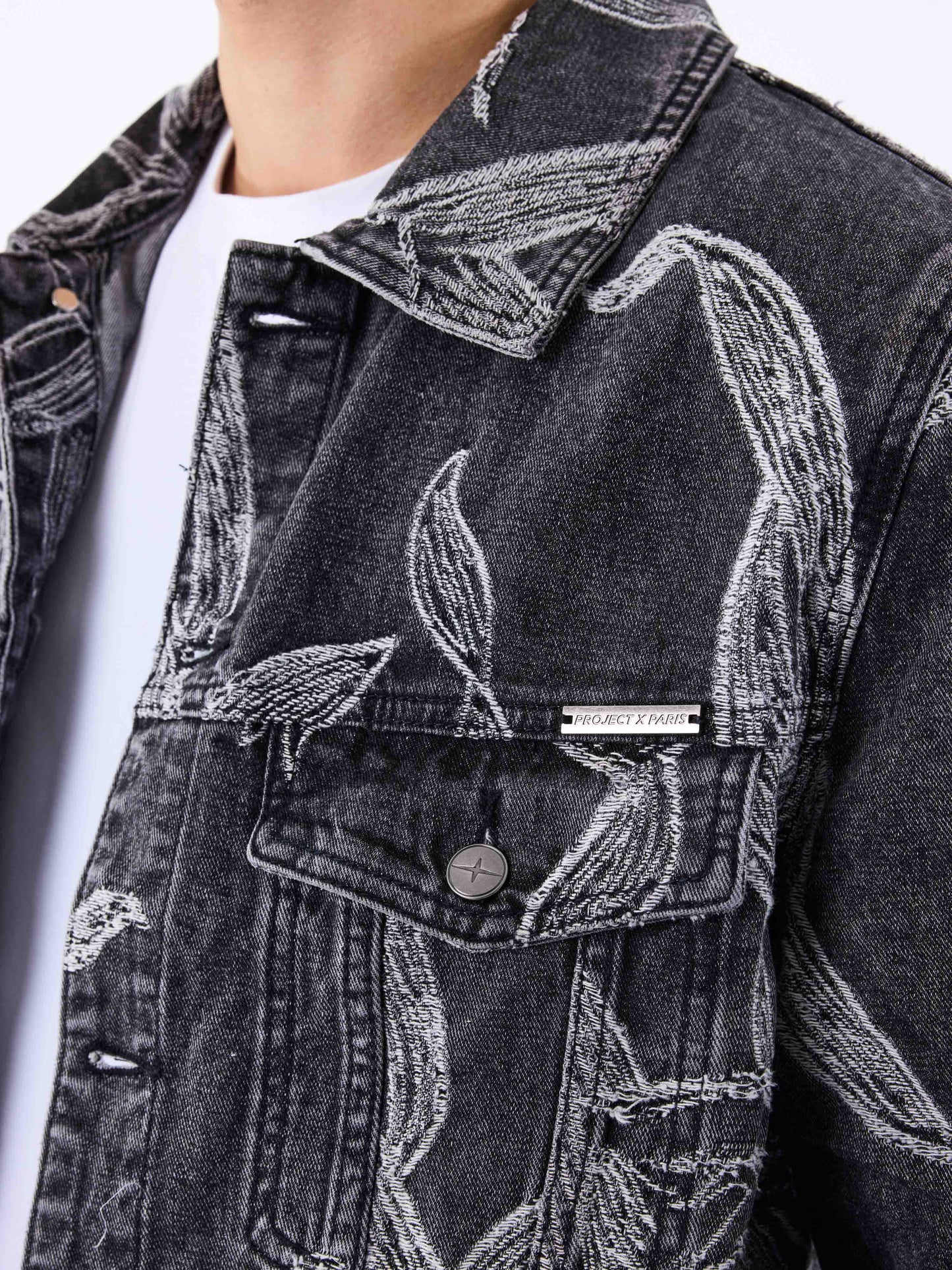 veste-en-denim-a-motif-floral-gris