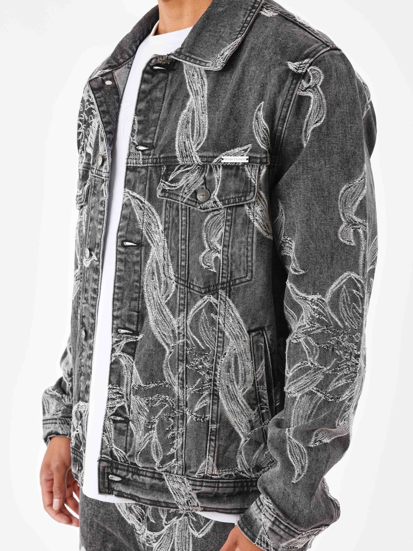 veste-en-denim-a-motif-floral-gris