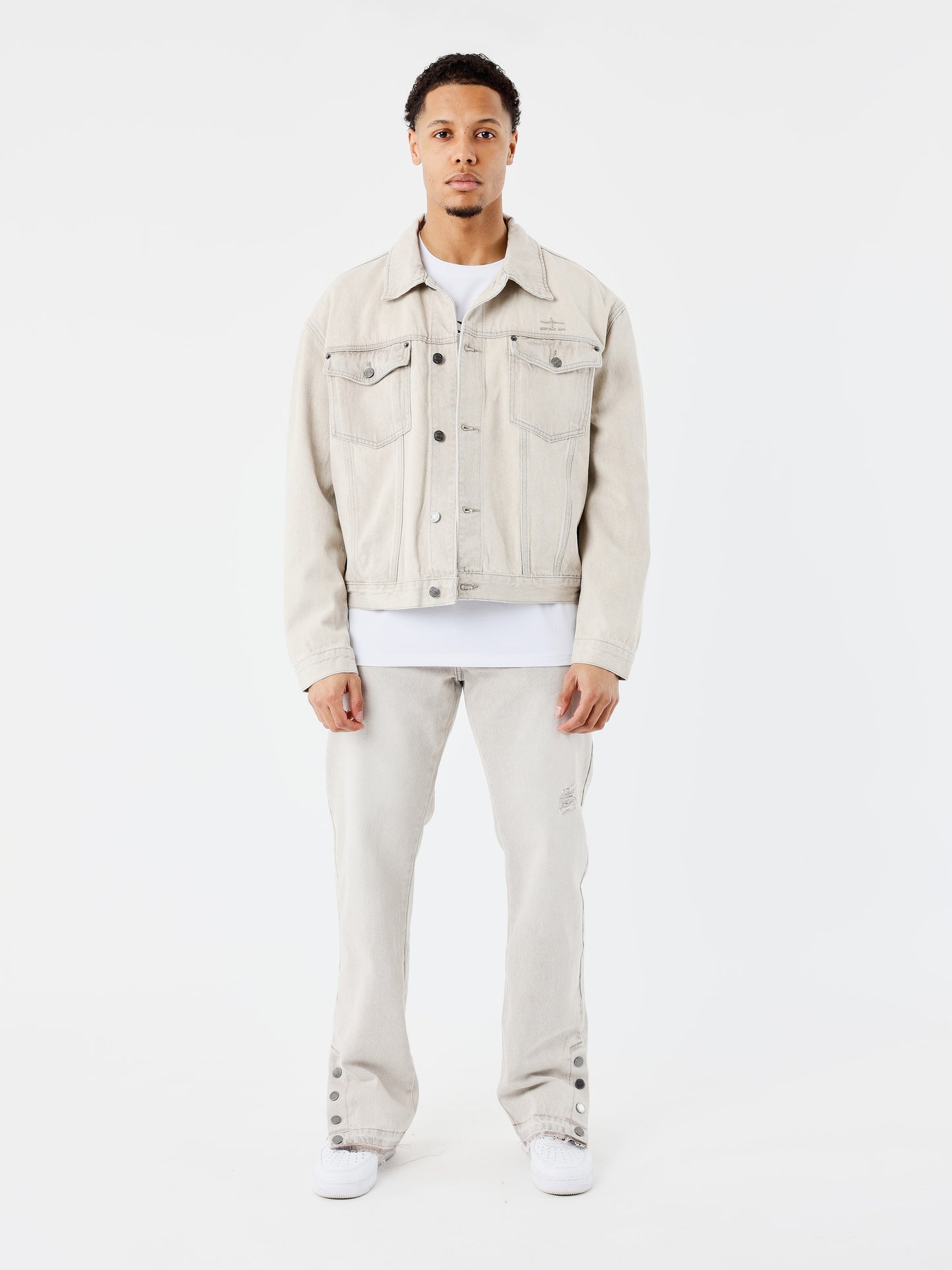 veste-en-jean-d-ensemble-gris-clair