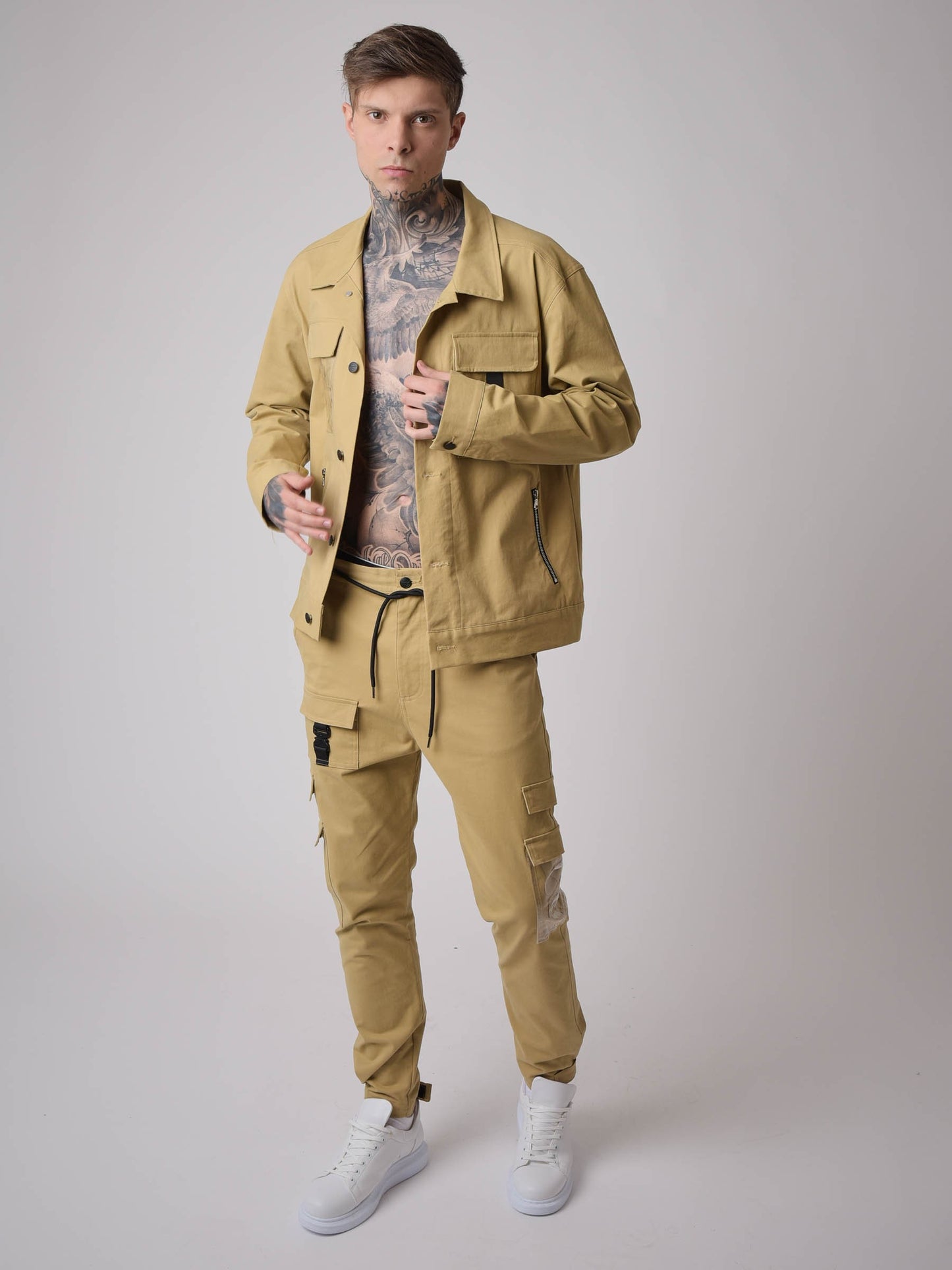 veste-poche-transparente-et-clip-beige