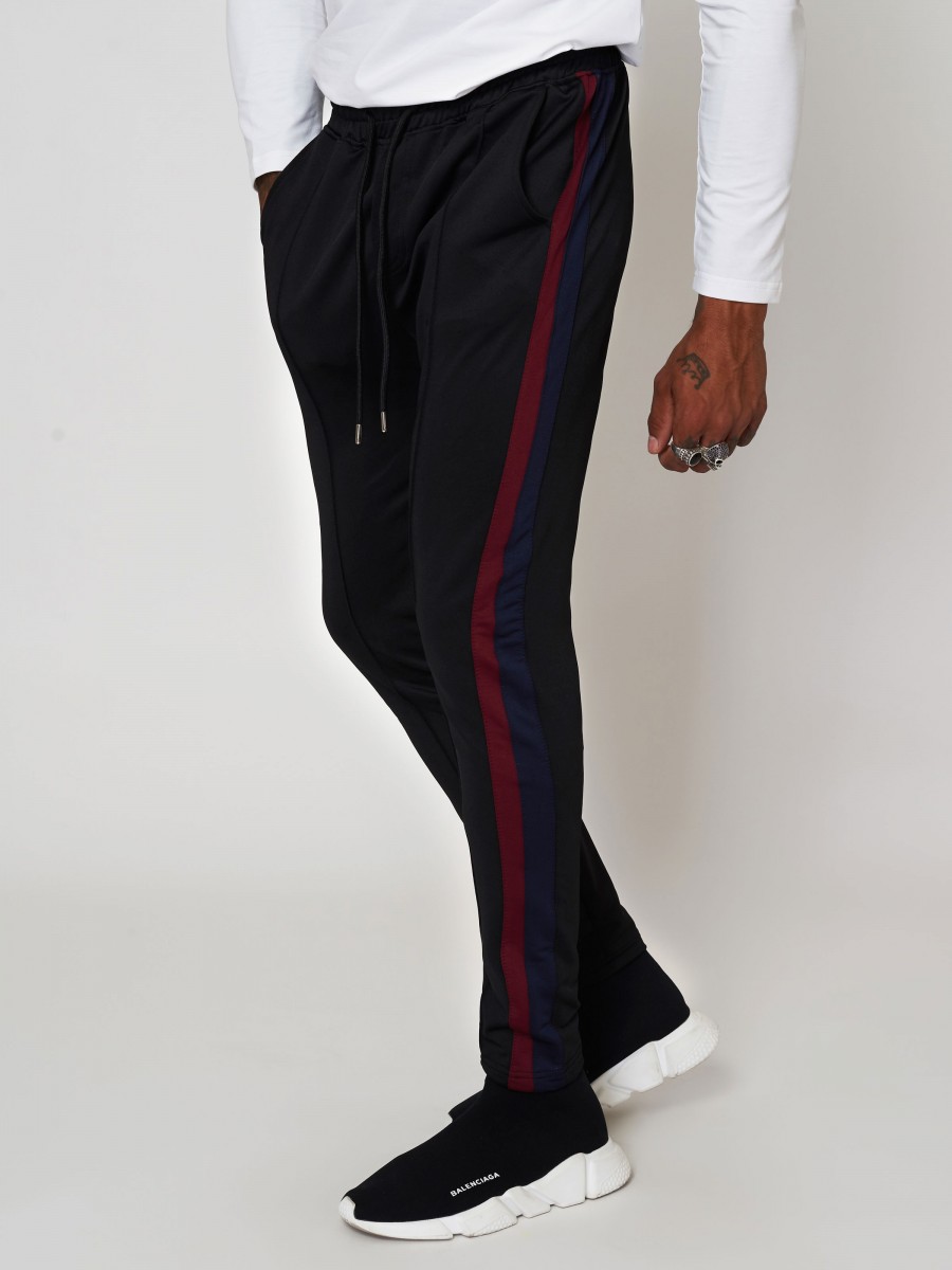 Jogging pants with contrasting stripes