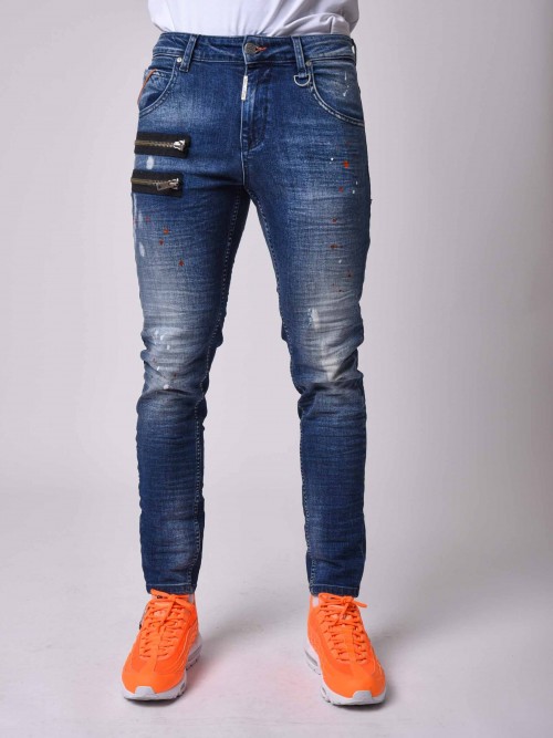 Jeans pitillo de lavado azul, con lunares y cremalleras laterales visibles