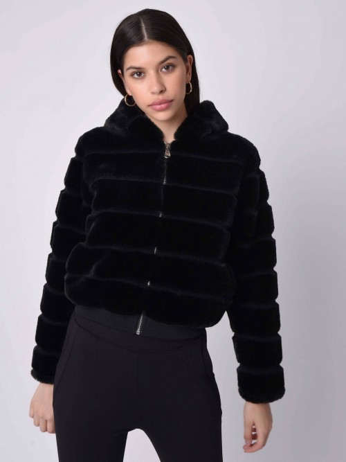 Short hooded jacket in imitation fur - Black