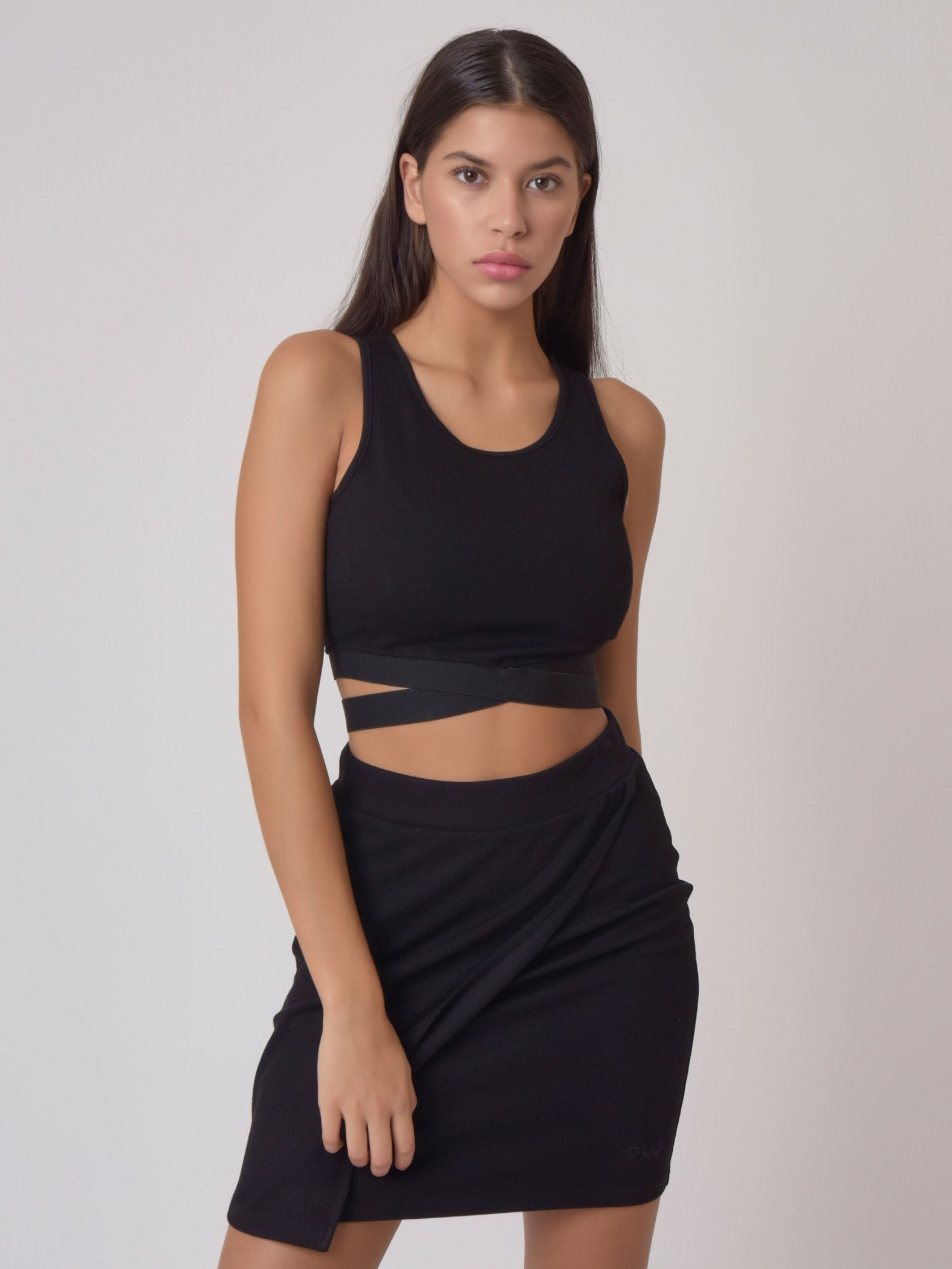 black elastic crop top