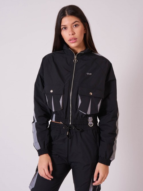 Short jacket with oversized pockets - Black