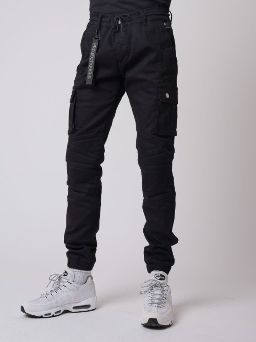 Jeans cargo slim con detalle de costuras - Negro