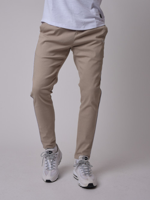 Pantaloni basic slim-fit con piedini a contrasto sui lati - Beige