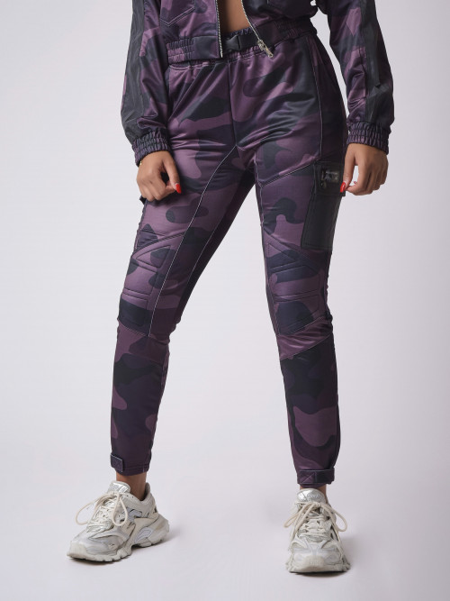 Hose im Biker-Cargo-Stil mit Camouflage-Muster - Violett