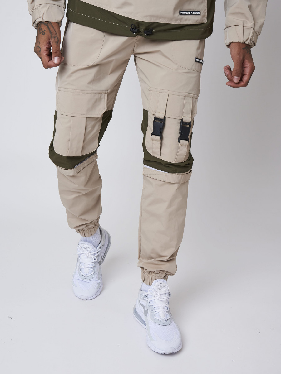 Cargo pants with clip detail