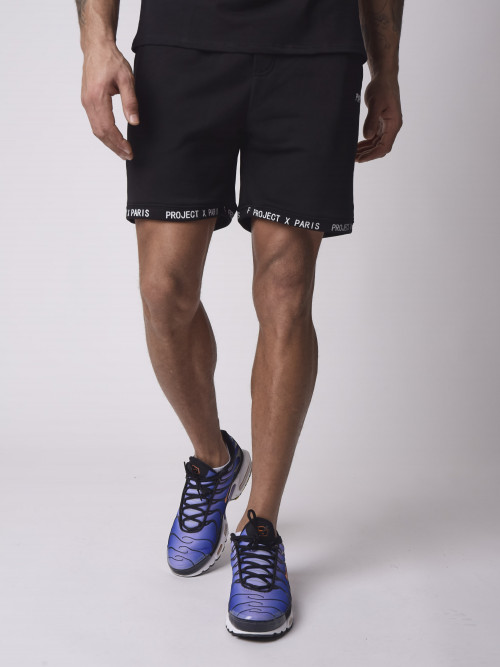 Yoke shorts with text message - Black