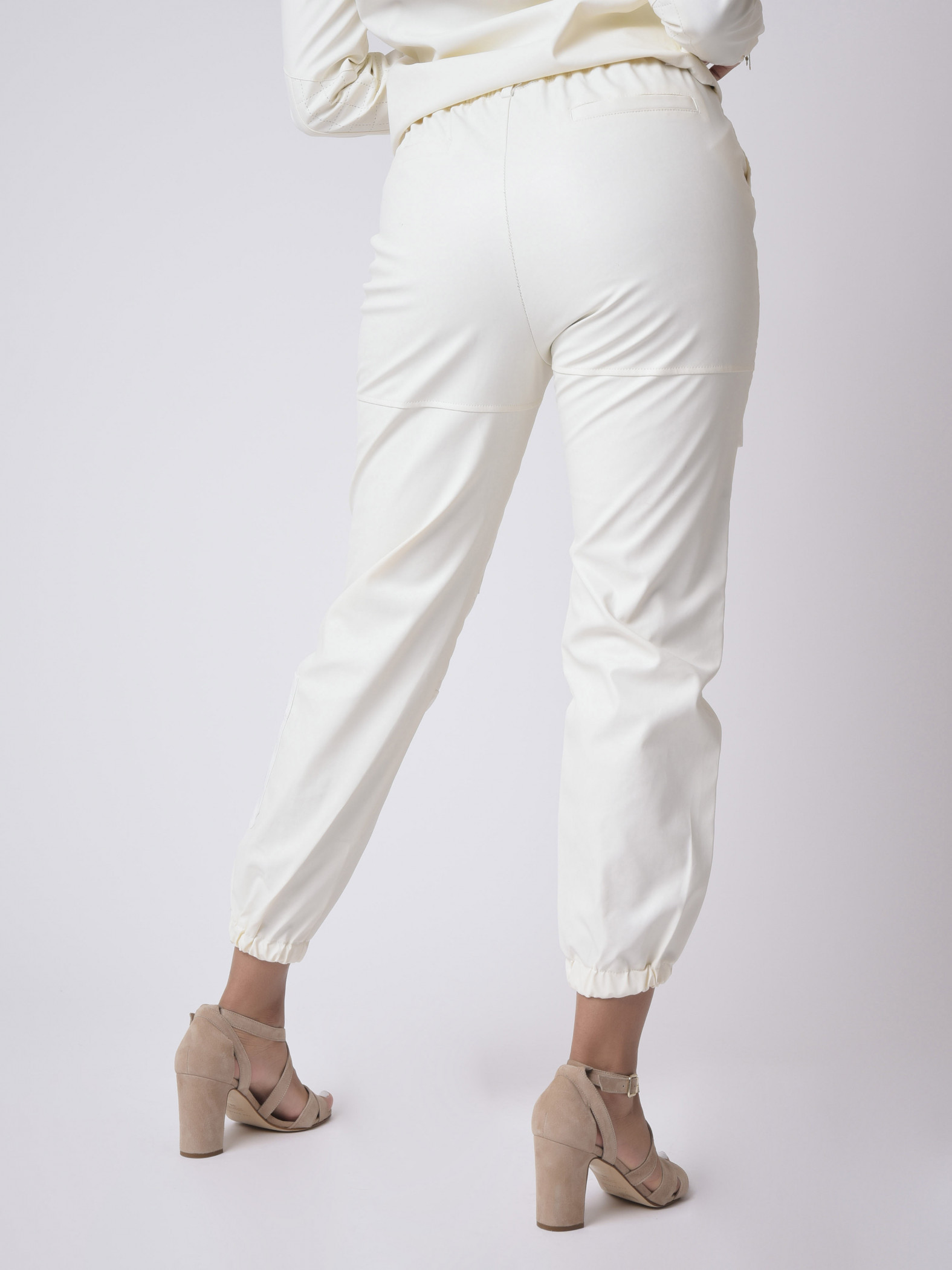 Square quilted faux-leather pants - White