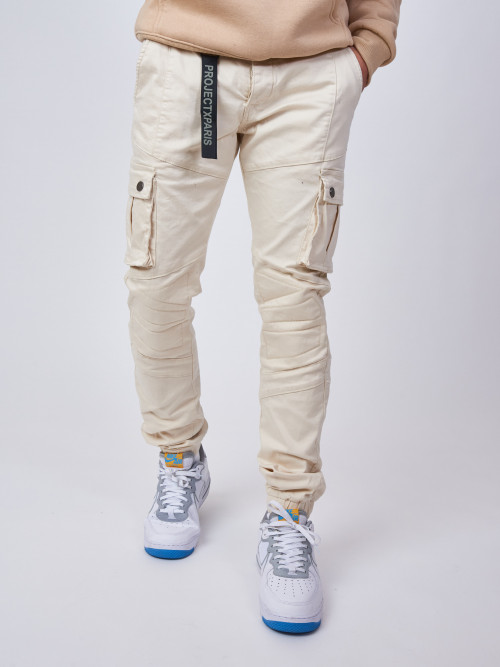 Jeans cargo slim con detalle de costuras - Marfil