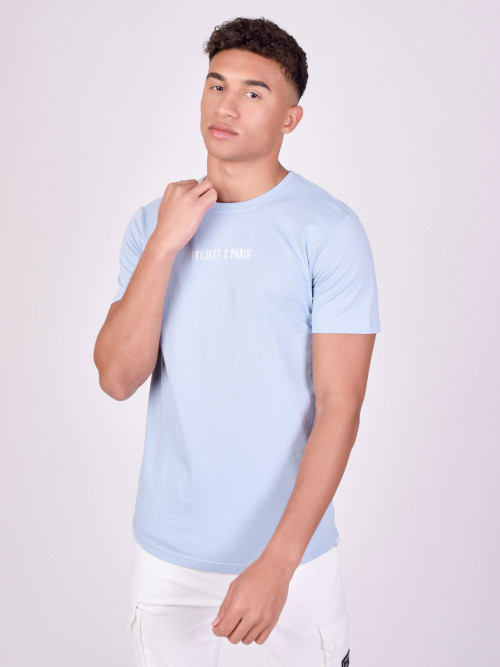 T-shirt básica com logógênero bordado - Azul celeste