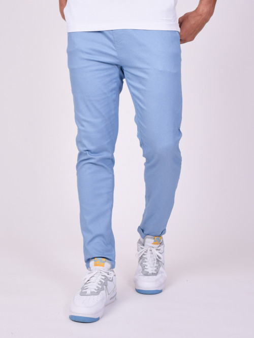 Pantalón slim básico con logotipo bordado - Azul cielo