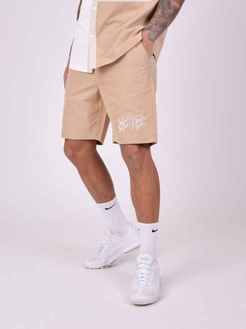 Pantalón corto liso con doble logotipo bordado - Beige