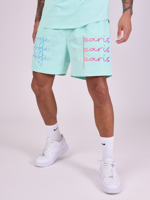 Pantaloncini con grande logo stampato a gradi - Ciano