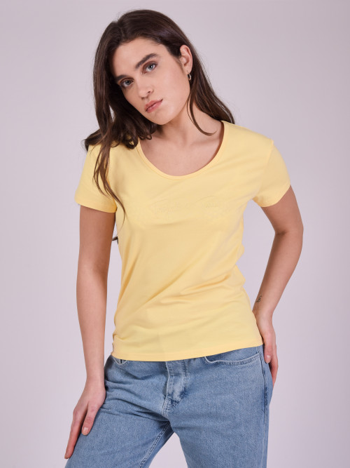 Maglietta basic con logo ricamato tono su tono - Giallo