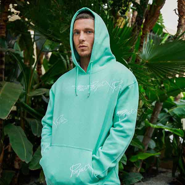 Comment le sweat à capuche s'est imposé dans la mode  ?