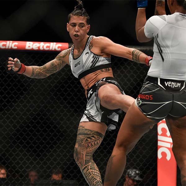 UFC : qui est Nora Cornolle ?