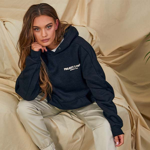 Comment bien porter un sweat pour femme ?