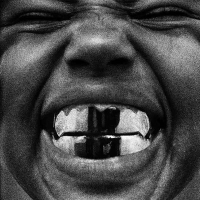 BULLY est là : Entre le clip ténébreux avec Travis Scott et le clash James Blake, Ye divise le monde.