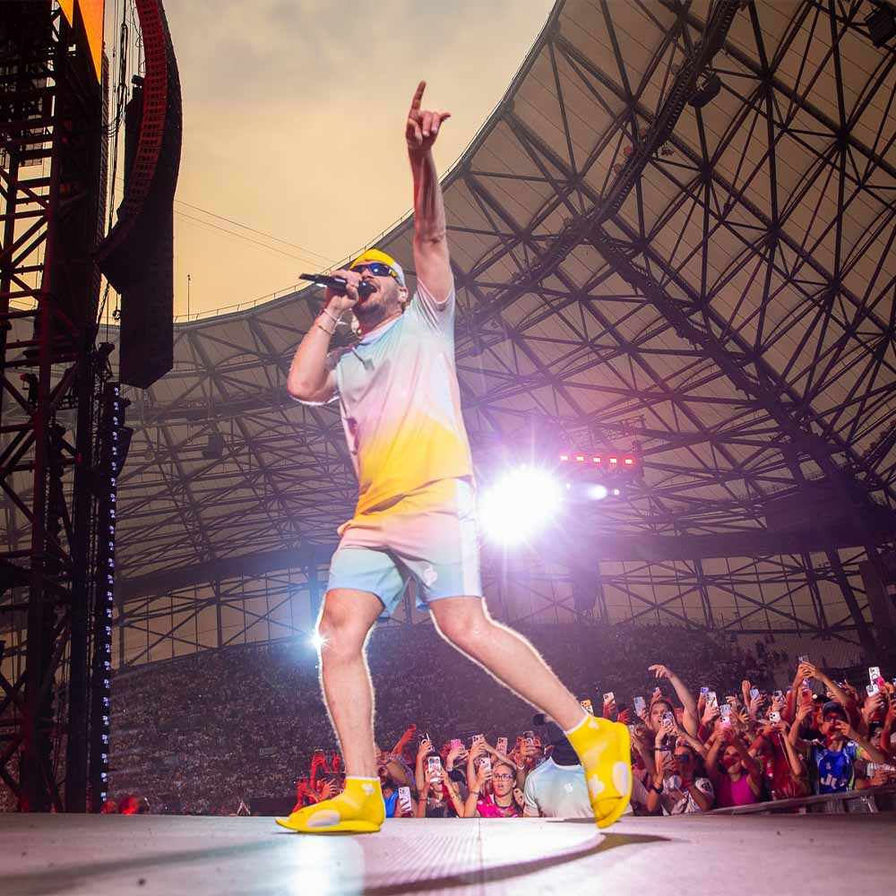 Nous aussi on y était ! Retour sur le concert de Jul au Vélodrome et son look iconique