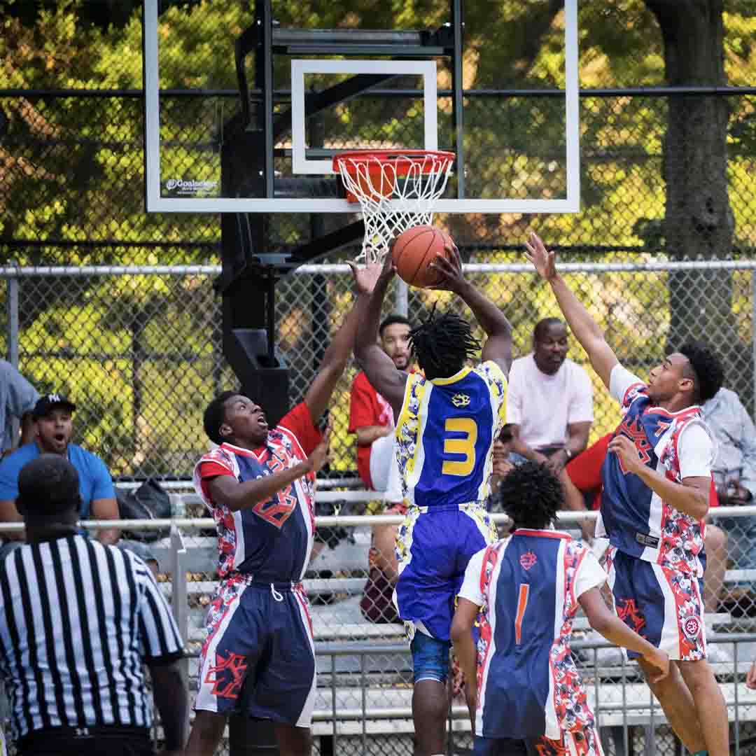 Les influenceurs basket ont-ils vendu le streetball ? De Rucker Park à TikTok, autopsie d’une culture en mutation
