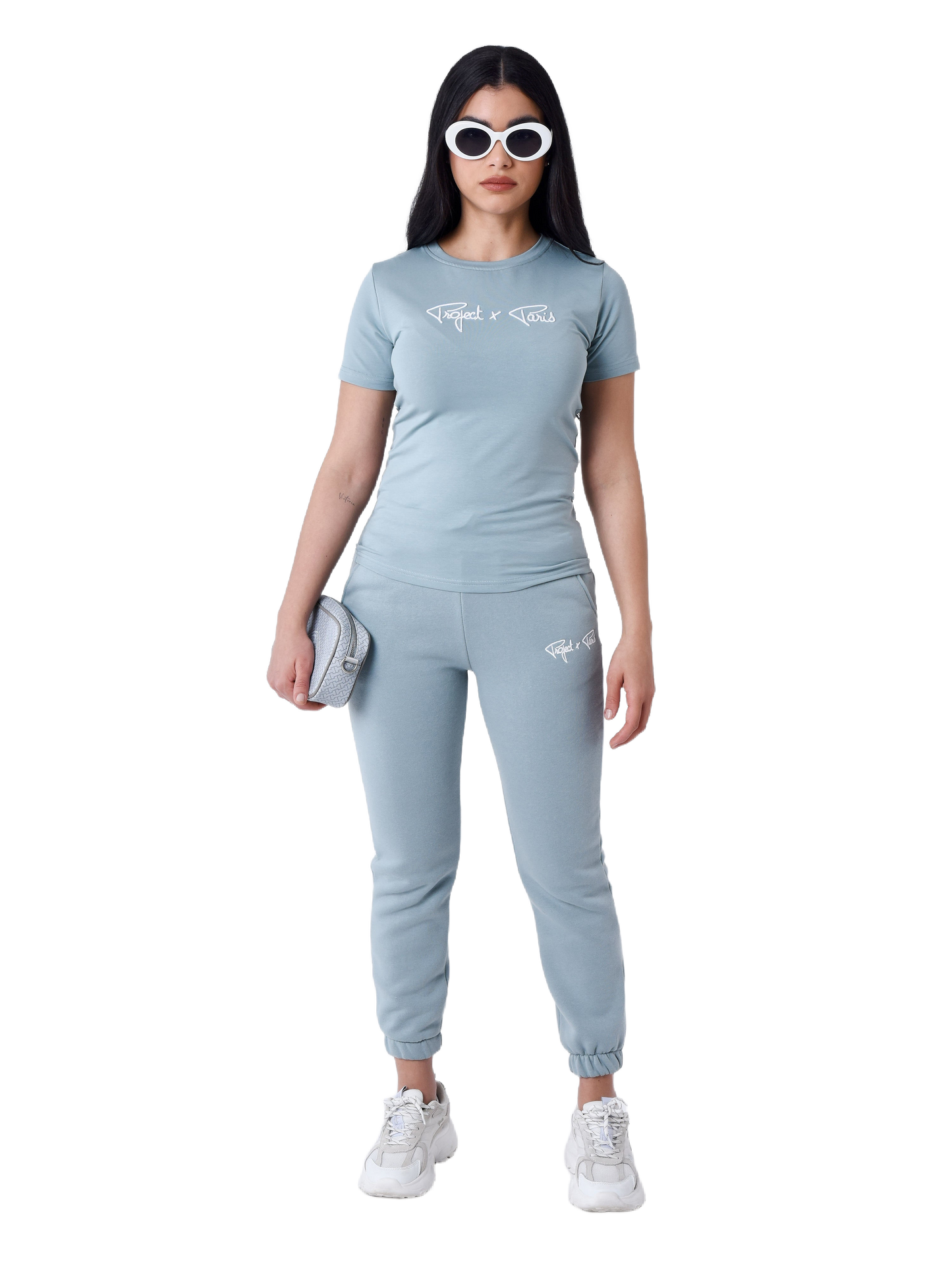 tee-shirt-basic-broderie-logo-signature-bleu-vert-modelshot