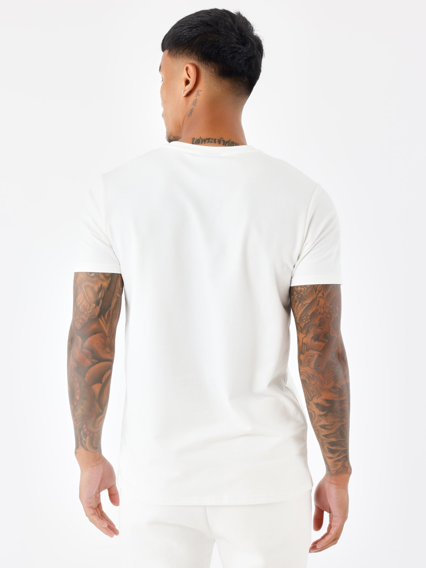 1910076-1-blanc-casse-modelshot