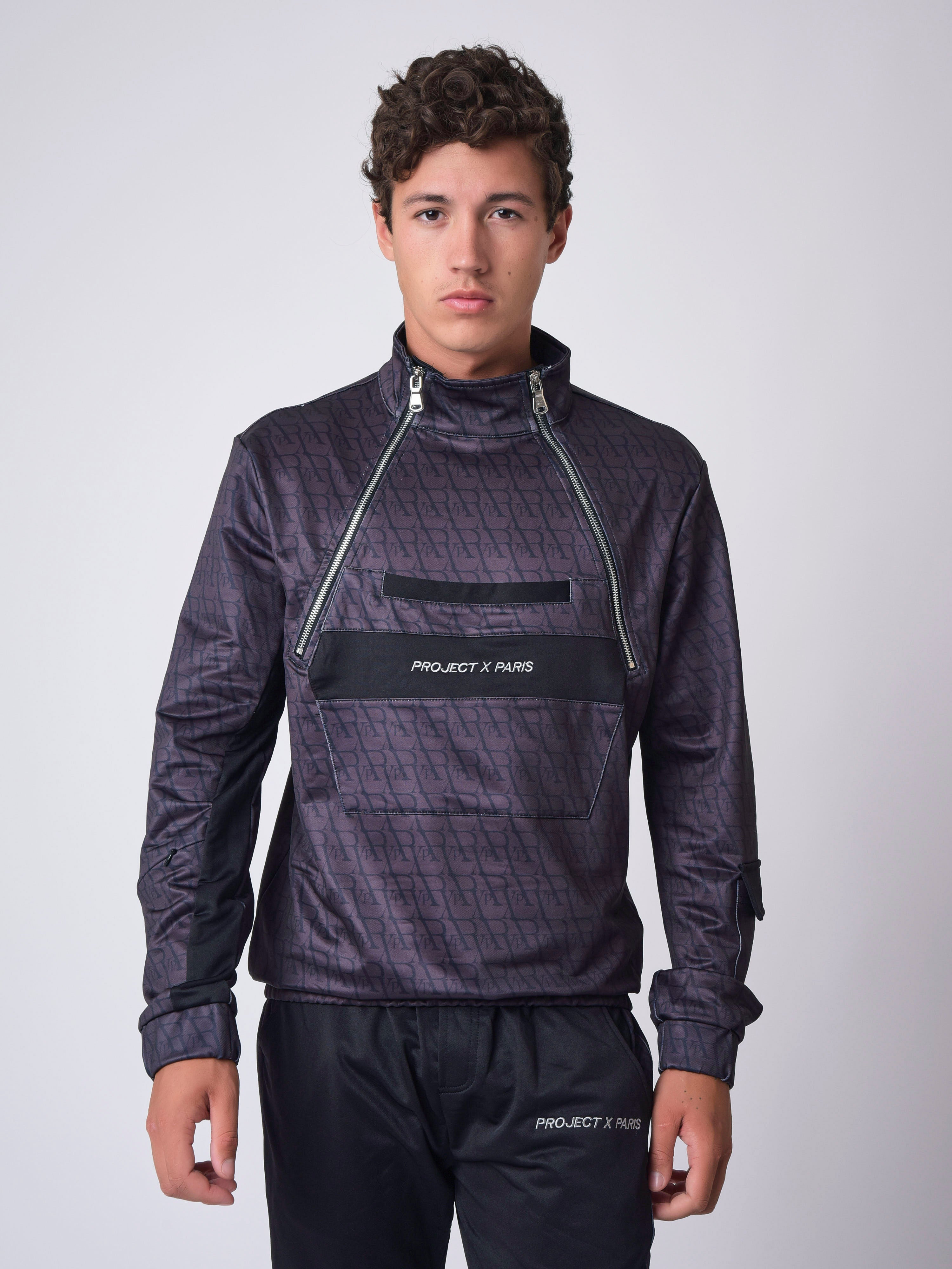 Monogrammönstrad vindjacka i sweatshirtstil-4