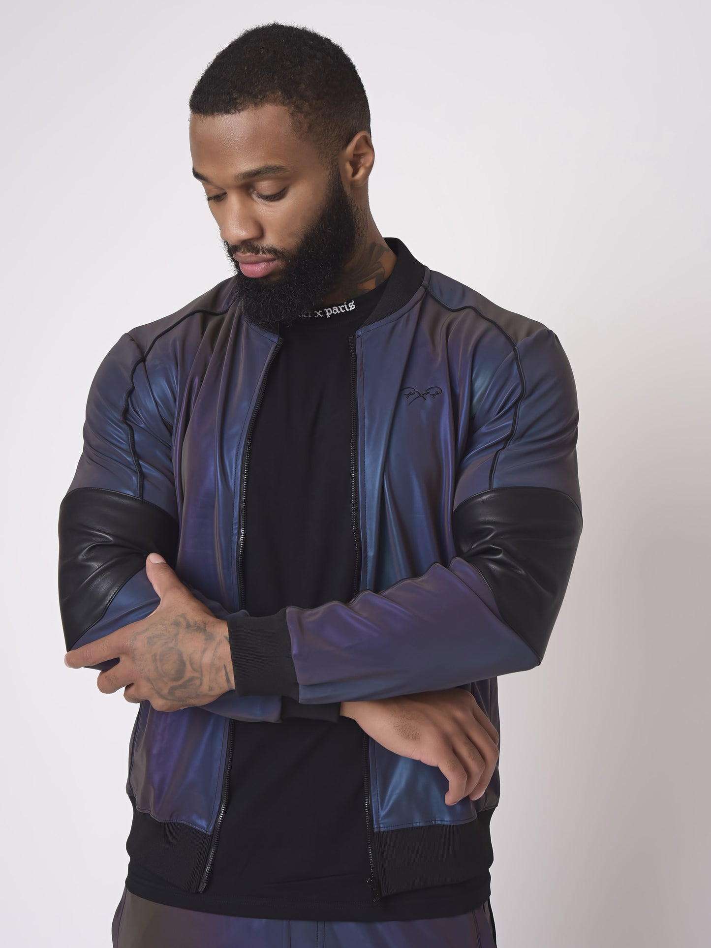 2030087-reflechissant