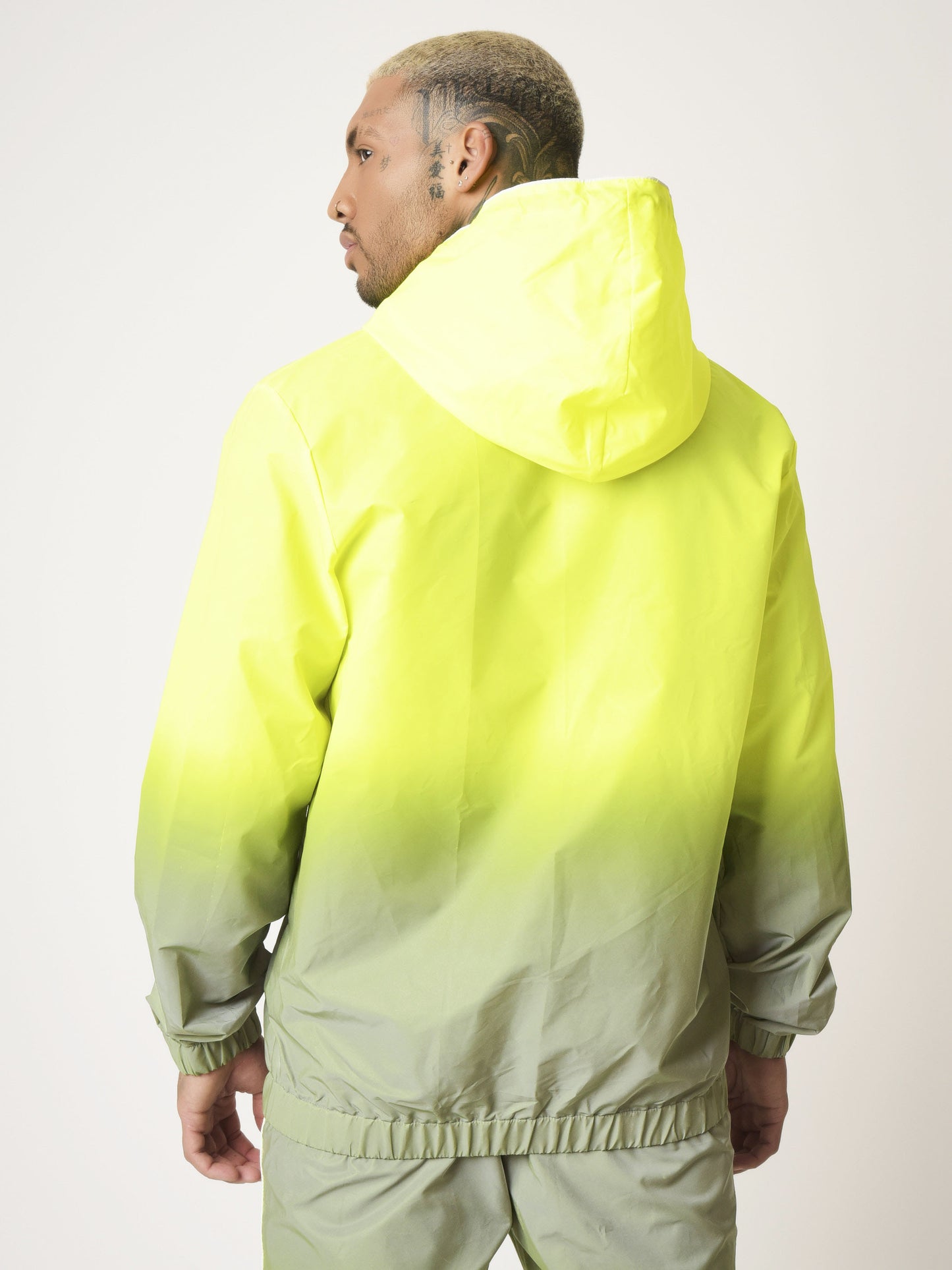 2030105-jaune-fluo-modelshot