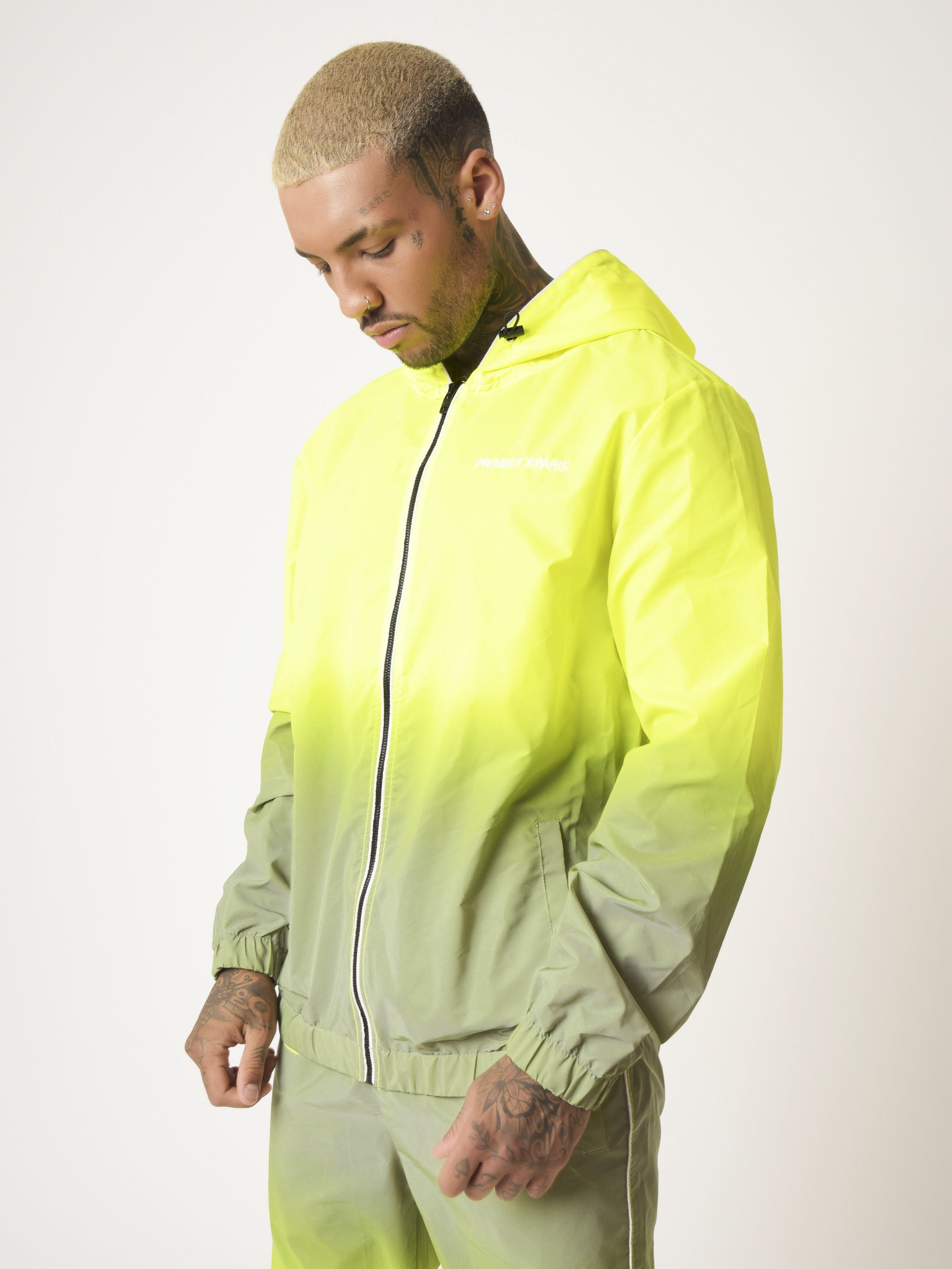 2030105-jaune-fluo-modelshot