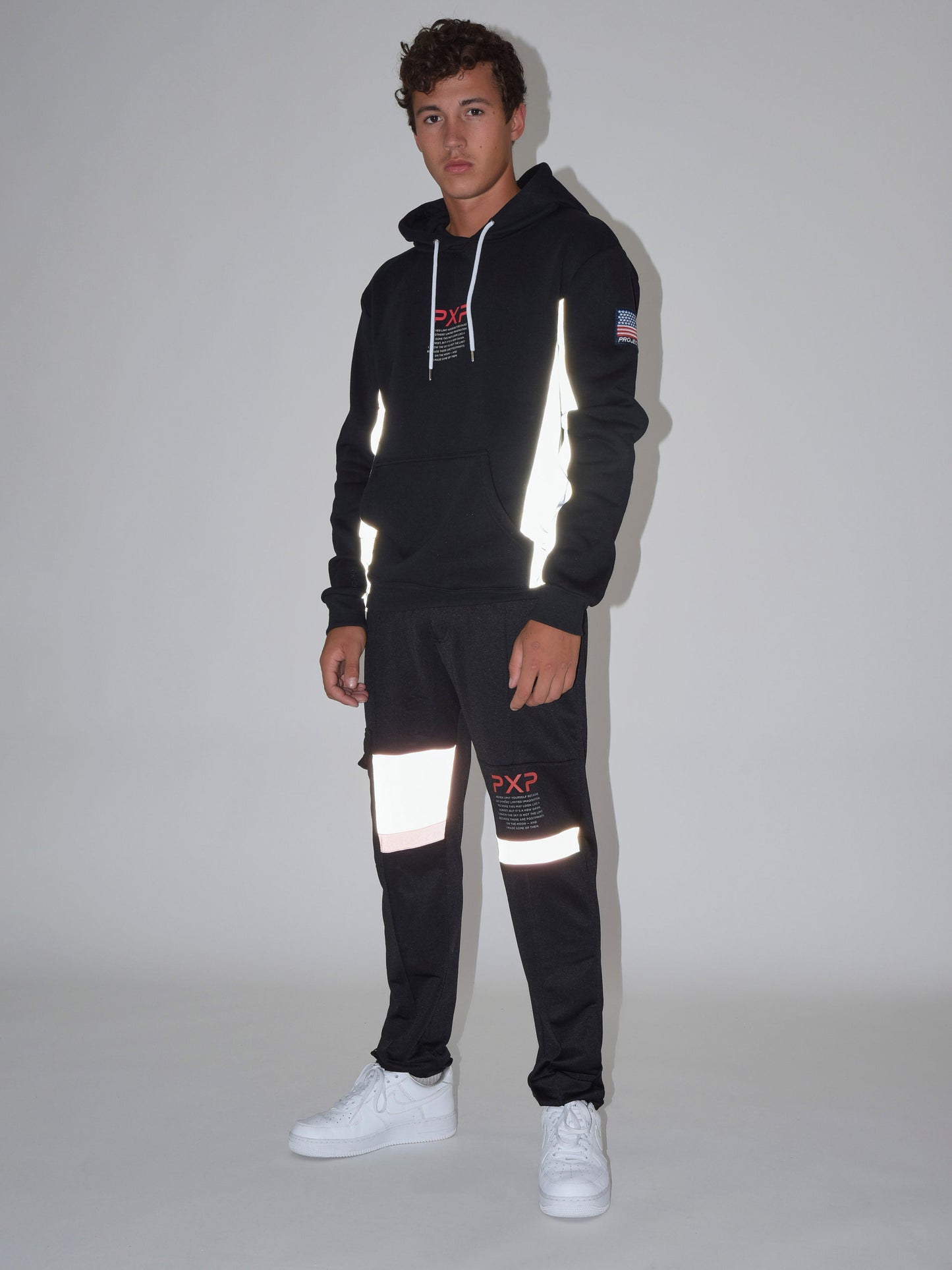 2040095-noir-modelshot