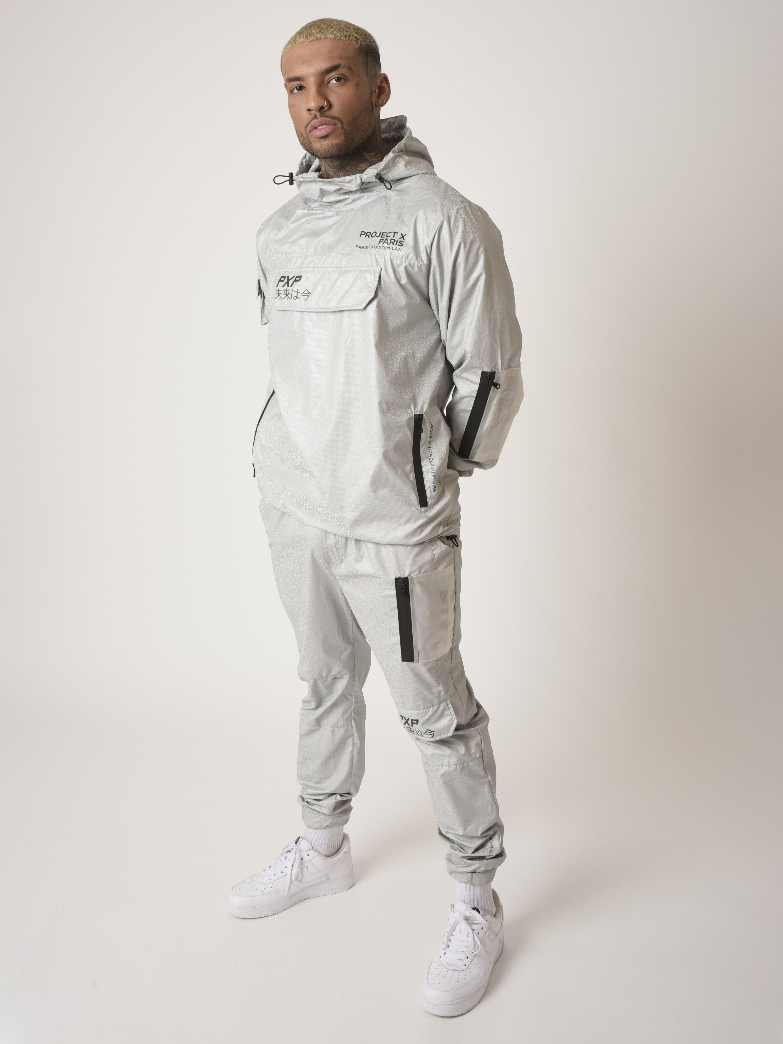 2040096-gris-clair-modelshot