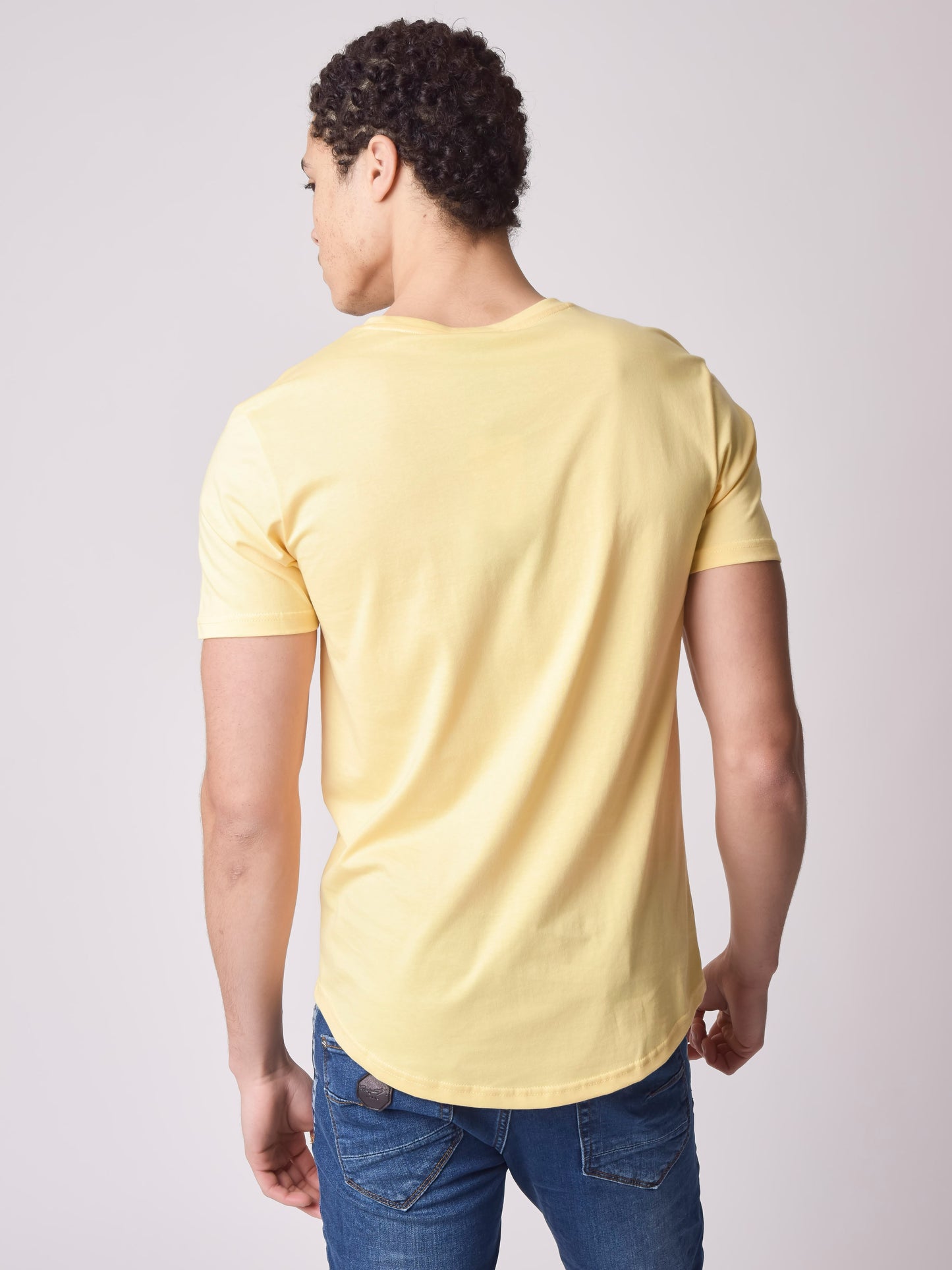 2110158-jaune-modelshot