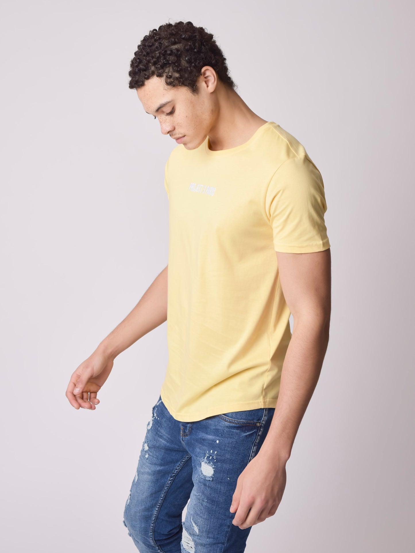 2110158-jaune-modelshot