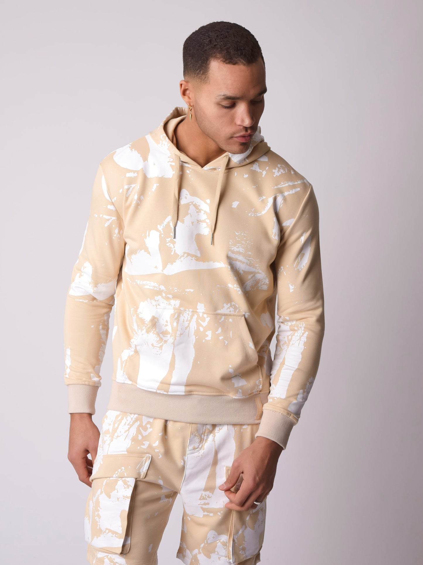 2120200-beige-modelshot