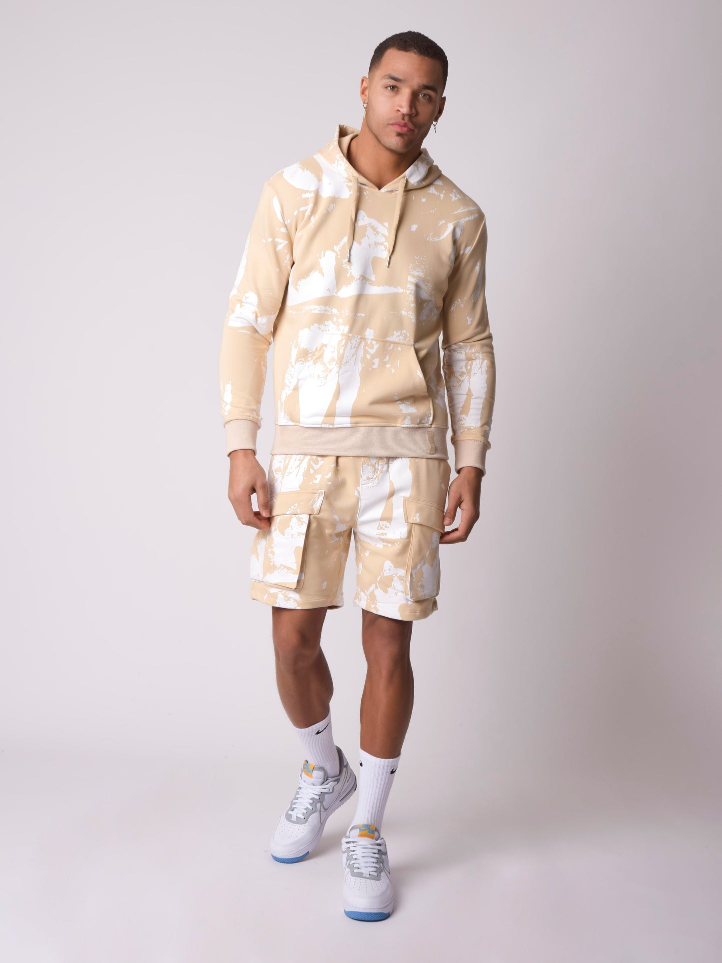 2120200-beige-modelshot